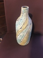 Gorka Lívia samottos vázája