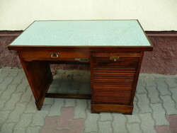 AKCIÓ! szecessziós, jelzett, rolós, eredeti gyurma és festék álló bakelit betétes íróasztal