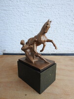 Ló és lovasa - bronzírozott fém szobor talapzaton