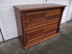 Colonial chest of drawers
