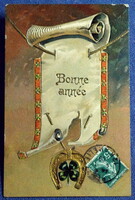 Antik dombornyomott Újévi üdvözlő litho képeslap pergament hirdetmény arany patkóval lóhere