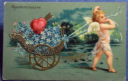 Antik dombornyomott üdvözlő litho képeslap puttó nefelejcses arany fogattal nyíllal átlőtt szívek