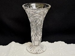 Csiszolt talpas kristály váza 22 cm magas