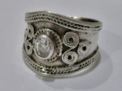 Szép régi szikrázó fehér köves  kézműves ezüstgyűrű