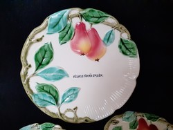 Hibátlan Körmöcbányai majolika süteményes tányér készlet, Félikszfürdői emlék felirattal, 7 db