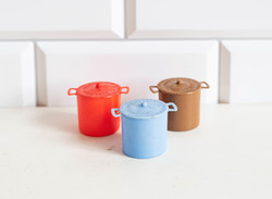 Mini konyhai eszközök - 3 db műanyag fazék - babaházi kiegészítő, konyha bababútor, miniatűr