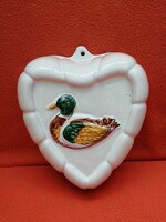 Szív alakú és kacsa motívummal díszített sütöforma, kuglóf forma vagy falidísz