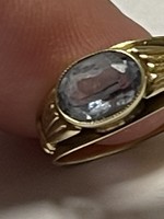 14 kr aranyból készült topaz díszítésű aranygyűrű eladó!Ara:33.000.-