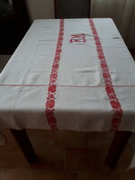 Régi házivászon asztalterítő hímzett csíkokkal, BM monogrammal