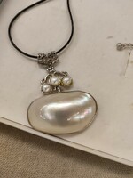 Ezüst nyaklánc-nyakék kagylóból készült medállal