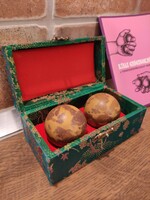Kínai gyógygolyók meditációs labdák selyembrokát borítású dísz dobozban