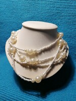 White pearl necklace (541)