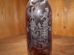 1802-es félliteres boros palack Tokaji borral töltve