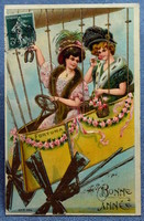 Antik dombornyomott Újévi üdvözlő  litho képeslap hölgyek léghajón szerencsepatkó