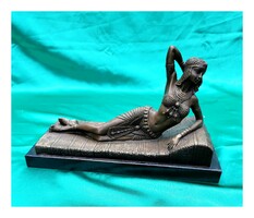 Bronze statue of Cleopatra