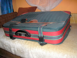 Nagyméretű utazó bőrönd/Húzós/