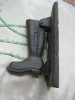 A knocker in the shape of a boot