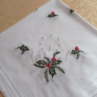Fehér, kézzel hímzett karácsonyi asztalterítő 76 x  76 cm