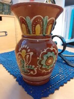Orosz vagy valamilyen szláv népművészeti barna kerámia váza virágos máz mintával