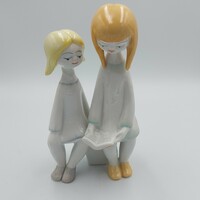 Káldor Aurél Hollóházi Olvasó lányok figura