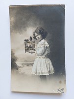 Régi képeslap fotó levelezőlap kislány kalitka