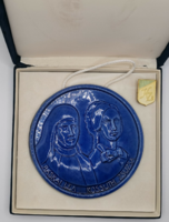 Leila Ráskai and Zsuzsa Kossuth porcelain commemorative plaque with badge