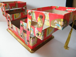 Vintage altmann&kühne red Viennese chocolate box (slot design) 3-level, fold-out