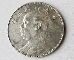 704T. 1 Forintról! Kínai ezüst (25,3 g) kereskedelmi Dollár. 6 betűs, a képeken levő állapotban.