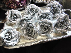 Ezüst csillámos csiptetős nagyméretű rózsafej karácsonyfadíszek