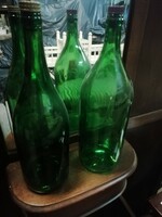 Kettő darab zöld boros üveg, palack