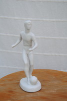 HIBÁTLAN, FEHÉR HOLLÓHÁZI PORCELÁN FOCISTA FIGURA