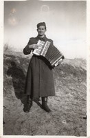 6x9 cm 1953 Kiskunmajsa Harmonikás katona
