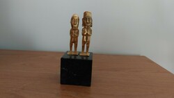 (K) metal sculpture, I don't know its material. Approx. 11 cm including pedestal.