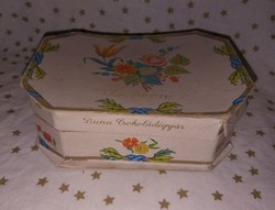 Retro daisy bonbon paper box Duna chocolate factory