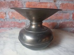20 cm átmérőjű fém váza elado régi art deco