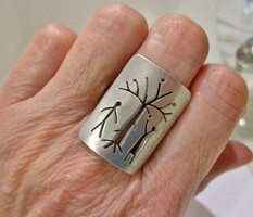 Szépséges magyar  iparművész  jelenetes ezüstgyűrű