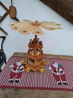 Karácsonyi téli forgó piramis angyalkás nosztalgia fából készült angyal