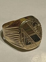 Mutatós 14kr aranyból készült pecsétgyűrű eladó!Ara:104.000.-