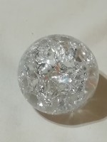 Roppantott üveg kristály golyó. 4 cm átmérő.