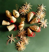 Kézi készítésű, egyedi szalma karácsonyfa díszek csillag toboz harang fenyőfa