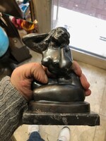 Reményi József bronz akt szobra, 19 cm-es nagyságú.