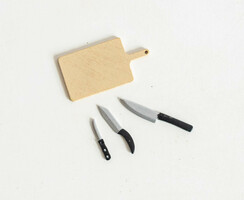 Mini konyhai eszközök, vágódeszka késekkel - babaházi kiegészítő, konyha bababútor, miniatűr