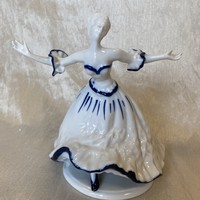 Antik porcelán táncosnő
