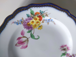 Breathtakingly beautiful, flawless, antique Meissen porcelain plate decorated with a beautiful bouquet of flowers