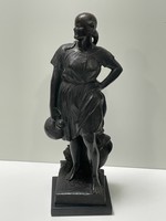 Géza Horváth: woman with a jug