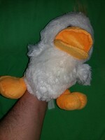You can croon to several songs with this retro singing quacking duck glove puppet! According to the pictures