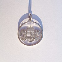Angyalos magyar címer keretben, ezüst medál