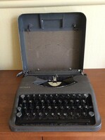 Hermes baby pocket typewriter in a portable case, in perfect condition. 1947