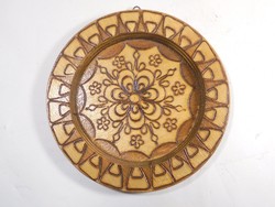Népművészeti népi kézműves fa falitál falra akasztható tányér - 14,2 cm átmérő