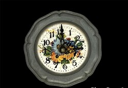 Tin plate clock, can be hung on the wall, 11 cm. Small size